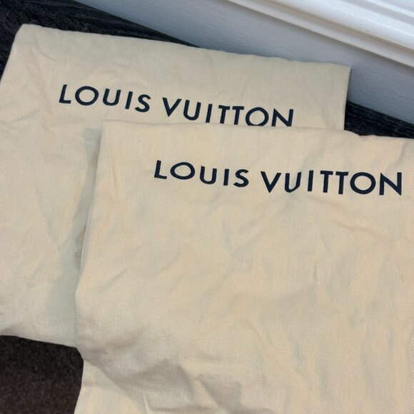 Louis Vuitton Arch Light Sneakers in Rose Clair - Picture 12 of 12